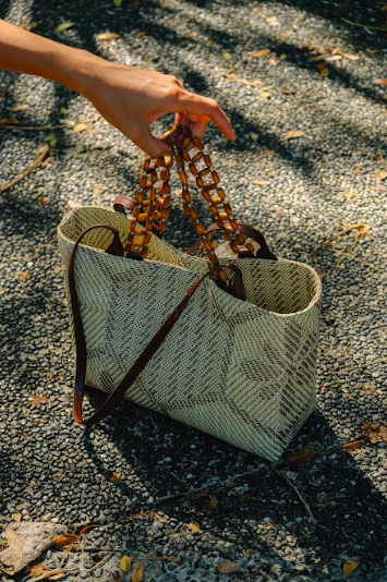 arawaraw tote in brown