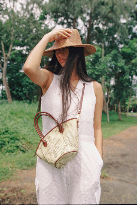 tiny basket bag in brown