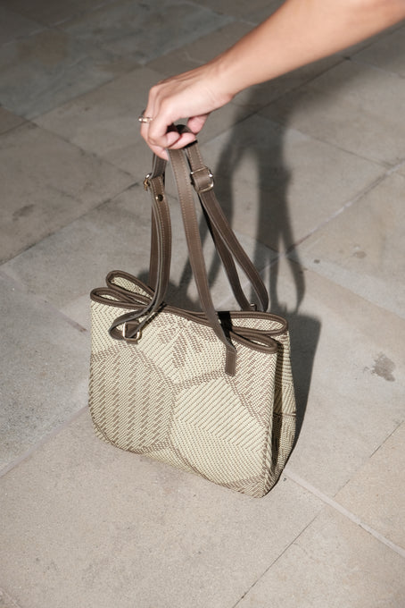 trabaho twist tote in chocnut