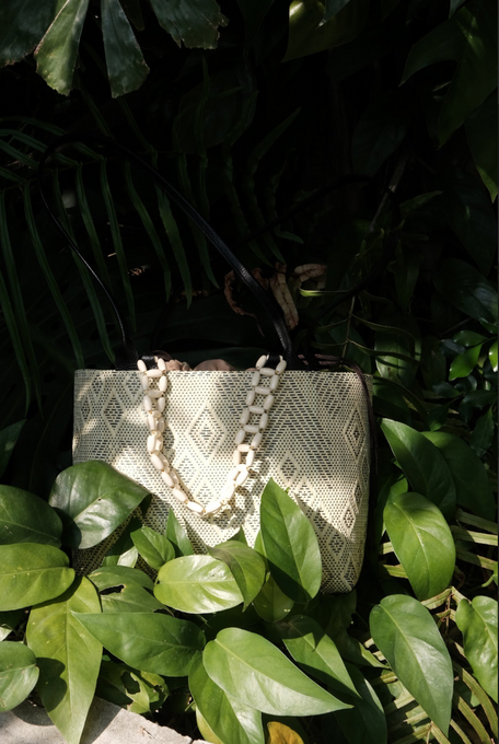 arawaraw tote in gray - pre-order